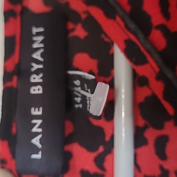 𝅺lane Bryant Red Black V Neck Blouse 14/16 - Picture 3 of 8